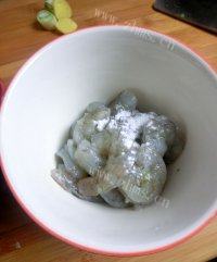 美味韭菜虾仁炒鸡蛋做法图解4)