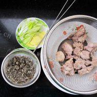 茵陈鸭肉汤做法图解1)