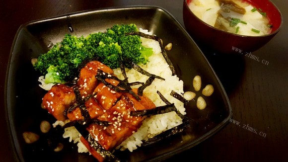 珍馐美味的鳗鱼饭