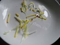 美味的清蒸鲈鱼做法图解3)