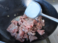 香喷喷的秋葵炒牛肉做法图解9)