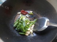 好吃的杏鲍菇青椒炒肉片做法图解3)