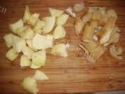 肉皮炖豆角做法图解2)