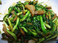家常的肉丝炒蒜苗
