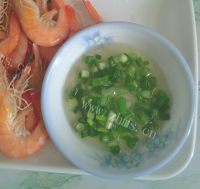 美味的白灼河虾做法图解7)