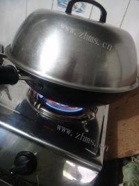 自制鸡腿菇炒肉做法图解8)