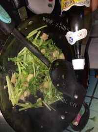 家常菜芹菜炒肉片做法图解6)