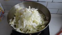 美味的冻豆腐炖白菜做法图解6)