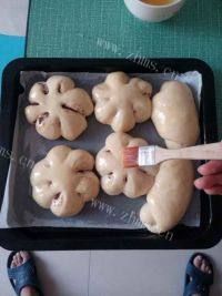 自制豆沙面包做法图解13)