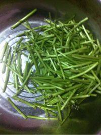 芦蒿炒豆干做法图解1)