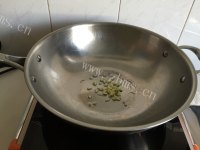 自制草菇鸡肉酱拌面做法图解4)