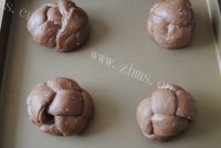 美味的可可芝麻面包做法图解11)