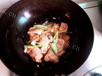 三文鱼炖豆腐做法图解3)