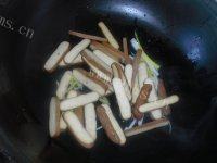喷香的芹菜炒豆干做法图解5)