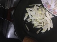 好吃的茭白炒肉做法图解3)
