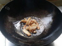 家常菜干煸豆角做法图解4)