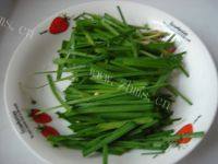 好吃的辣椒炒韭菜做法图解2)