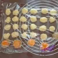 自制广式莲蓉蛋黄月饼做法图解8)