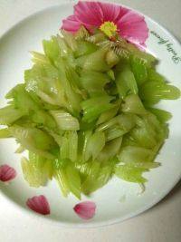 家常菜清炒西芹
