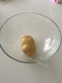自制莲蓉蛋黄月饼做法图解1)