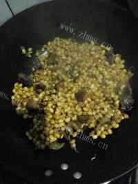 好吃的黄豆芽炒肉做法图解4)