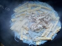 美味的肉丝腐竹烩粉丝做法图解10)