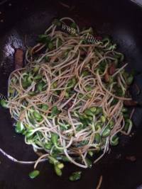 家常菜肉丝炒豆芽做法图解7)