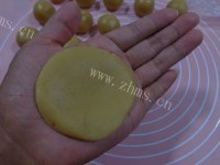 自制五仁月饼做法图解13)