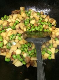 家常菜小炒毛豆做法图解9)