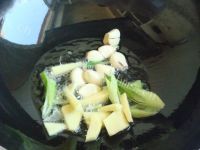 美味的酸菜炖排骨的做法图解四
