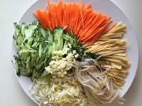 家常菜凉拌白菜心做法图解3)