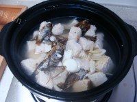 美味的咸鱼冻豆腐煲做法图解4)