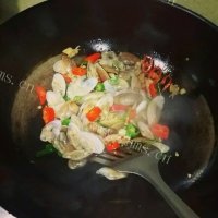 美味的爆炒蛤蜊做法图解4)