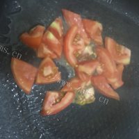 美味的西红柿鸡蛋面做法图解4)