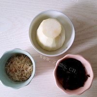 温暖的白萝卜紫菜虾皮汤做法图解1)