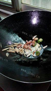 家常菜姜葱炒蟹做法图解2)