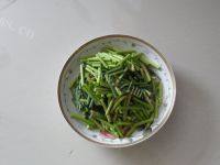 味道不错的蒜薹炒肉丝做法图解1)