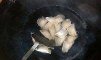 诱人的煮水饺做法图解3)