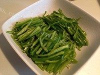 美味的孜然青椒炒肉做法图解2)