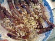 美味的蒜蓉烧虾做法图解2)