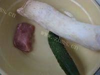 简单版杏鲍菇炒肉做法图解1)