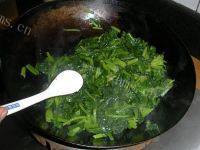 美味的菠菜粉丝汤做法图解11)