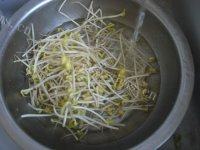 味道不错的韭菜炒豆芽做法图解1)