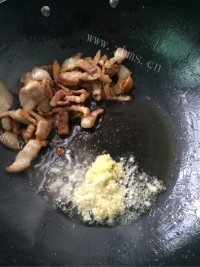 喷香的蒜苔炒肉做法图解4)