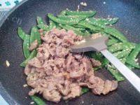 家常菜荷兰豆炒牛肉做法图解15)