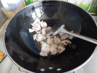 香飘十里的蒜苗炒五花肉做法图解4)