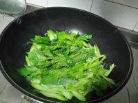 家常菜炒芹菜做法图解4)