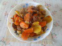 家常菜土豆胡萝卜炖牛肉