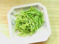 家常菜茼蒿炒豆腐做法图解3)