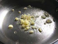 家常菜蒜蓉炒茼蒿做法图解4)